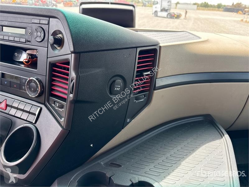 Тягач  Actros 1845