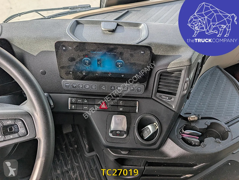 Тягач Mercedes 1853