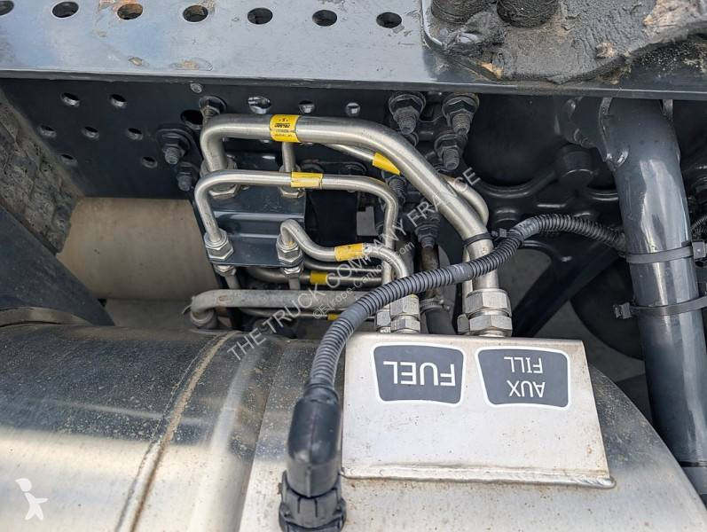 Cabeza tractora Iveco 460 GNL