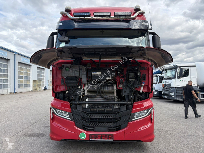 Nyergesvontató Iveco S...
