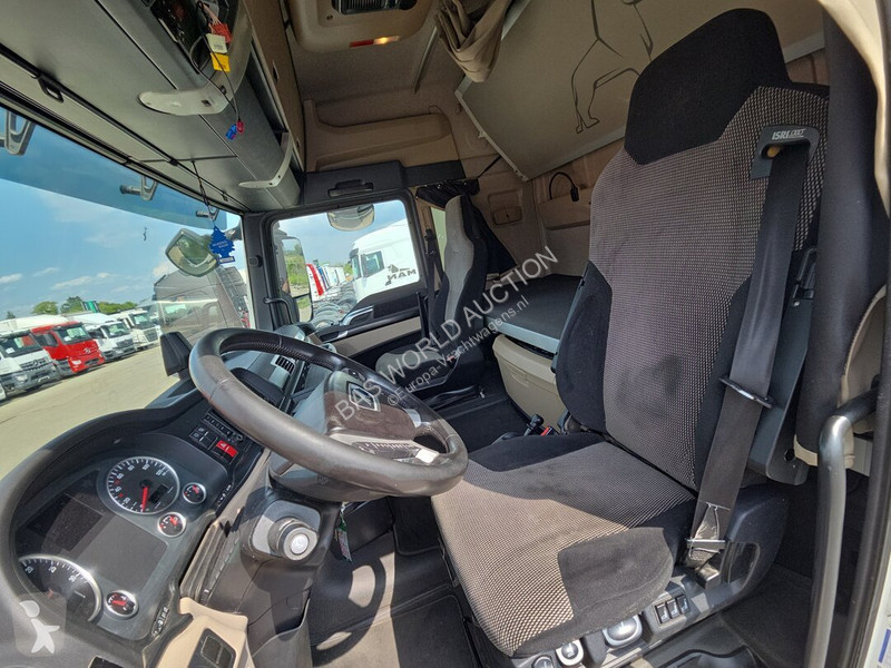 Traktor MAN 18.460