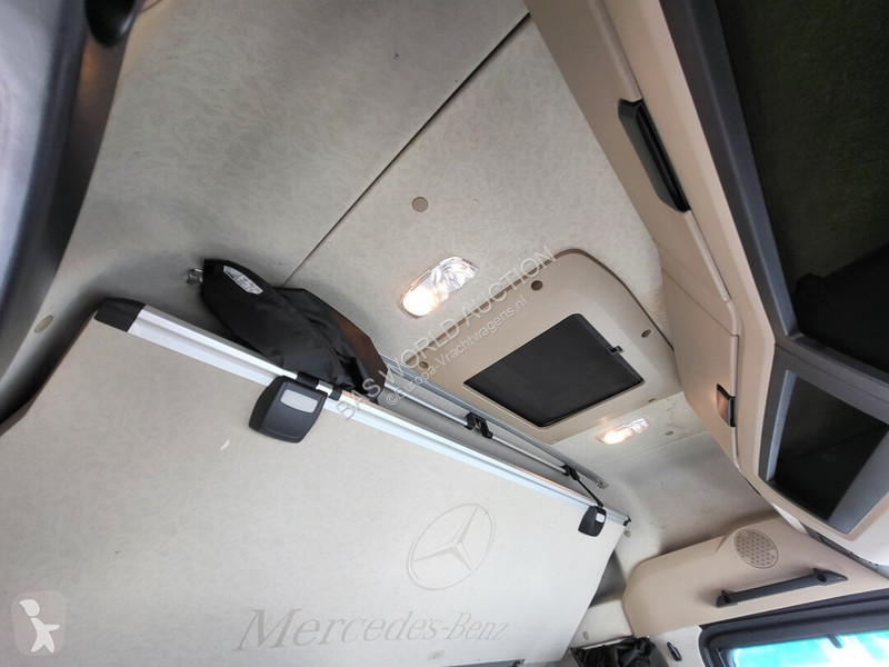 جرار Mercedes 2443