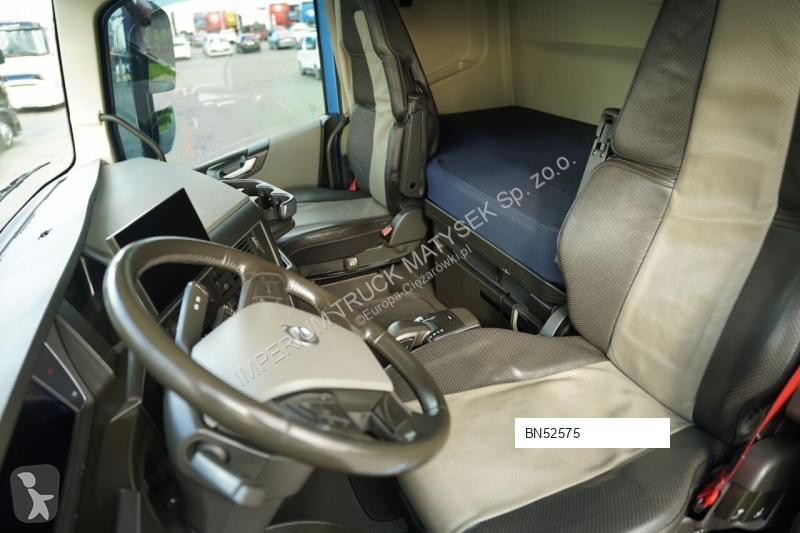 جرار Volvo