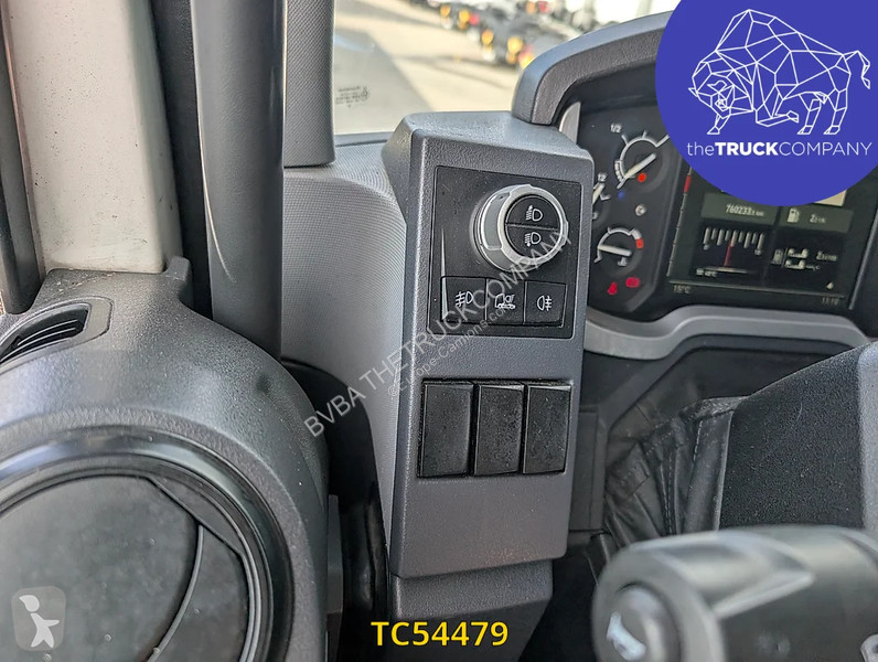 Renault T 460 tractor unit