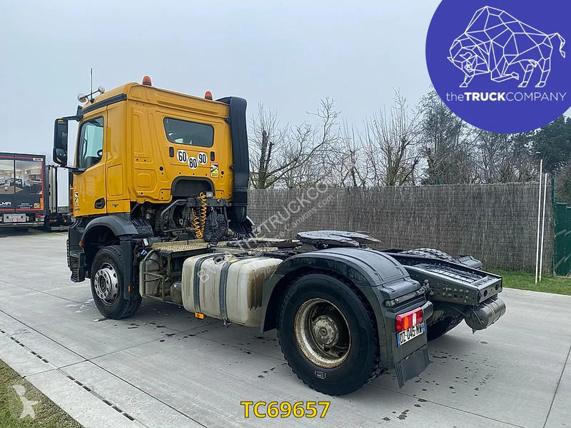 Traktor Mercedes 2048