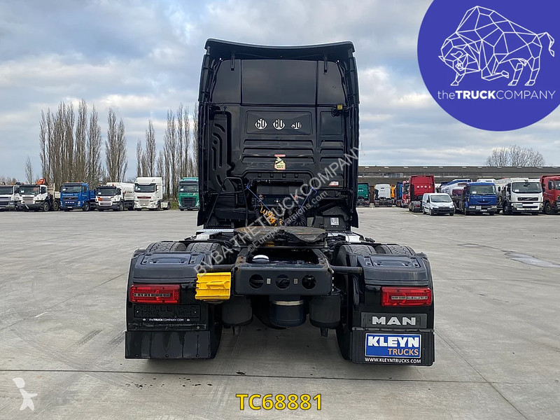 Traktor MAN 560