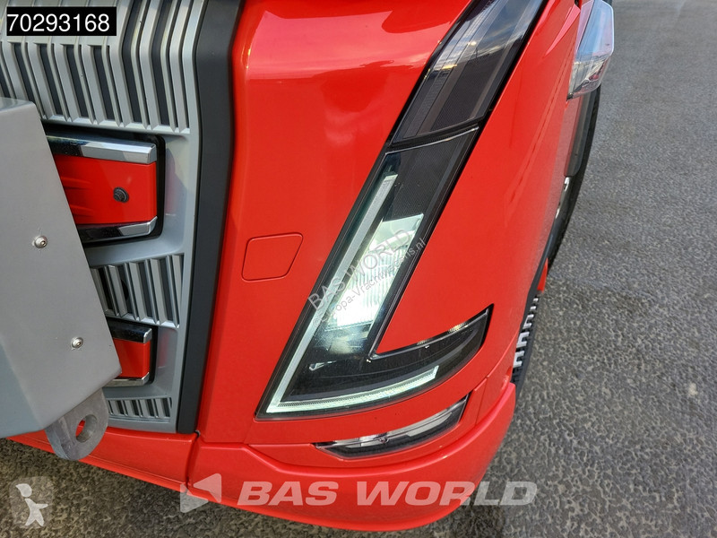 Tahač Volvo 650 8X2 HMF 7020K-RCS Crane +...