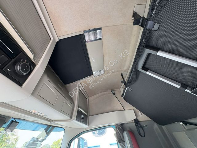 Tahač Volvo FH...