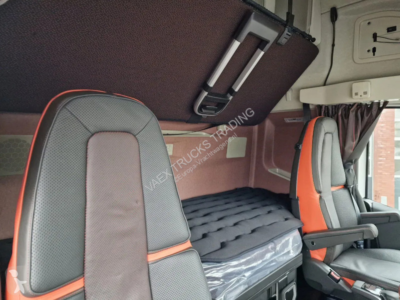 Traktor Volvo 780 Aero Globetrotter XL 4x2 -...