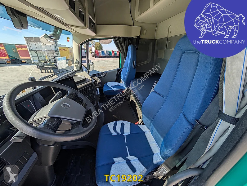 جرار Volvo 500
