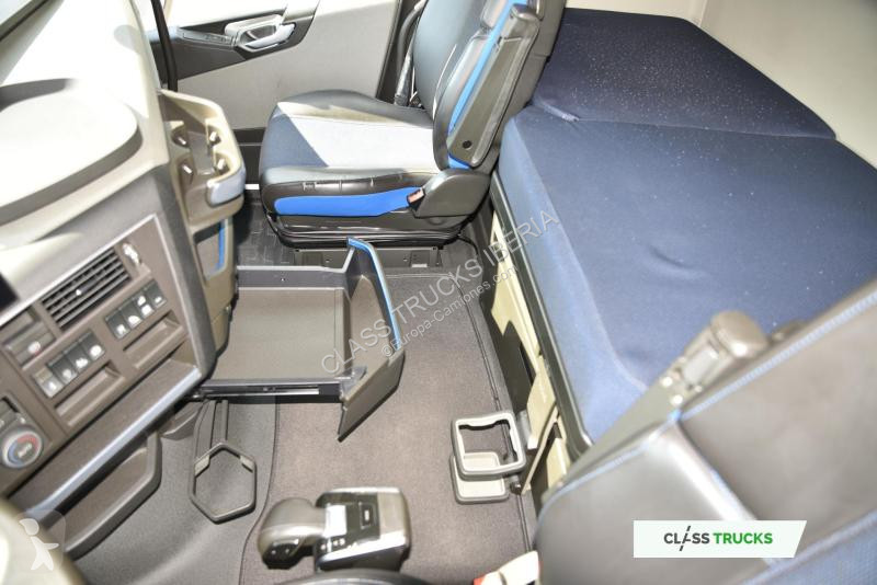 جرار Volvo 500 Globetrotter XL Retarder...