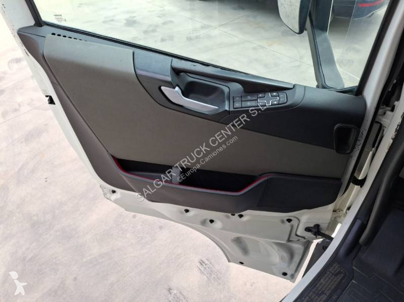 جرار Volvo