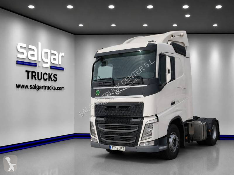 جرار Volvo