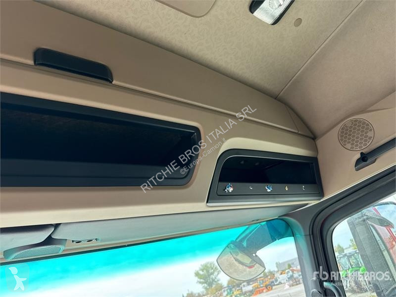 Тягач  Actros 1845