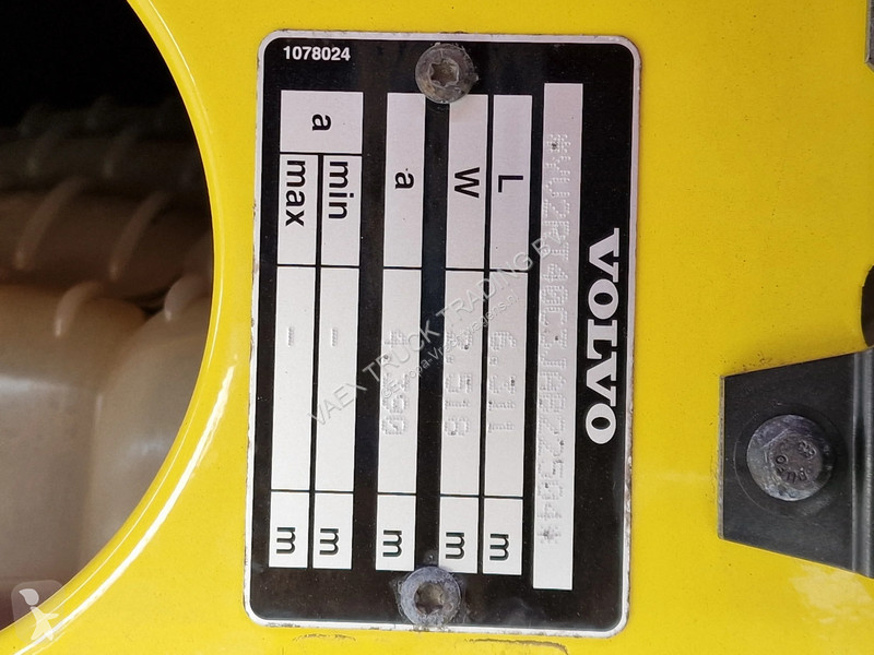 Cabeza tractora Volvo 13500 Globetrotter XL...