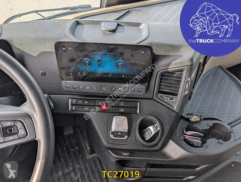 Тягач Mercedes 1853
