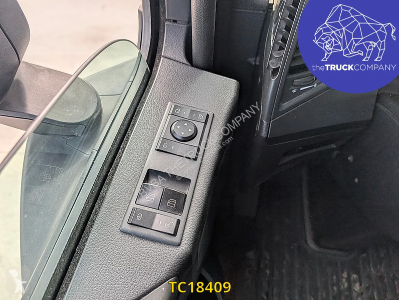 Тягач Mercedes 1851