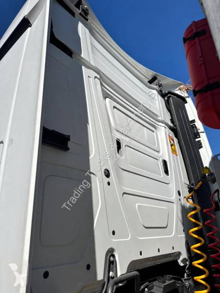 Mercedes 1851 tractor unit