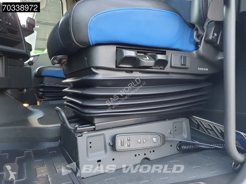 Tahač Volvo 500 4X2 XL 2x Tanks ACC