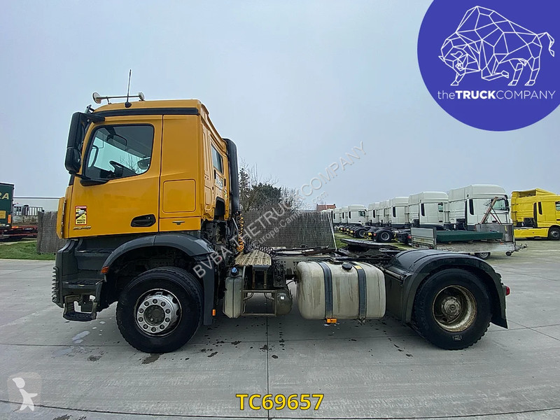 Traktor Mercedes 2048