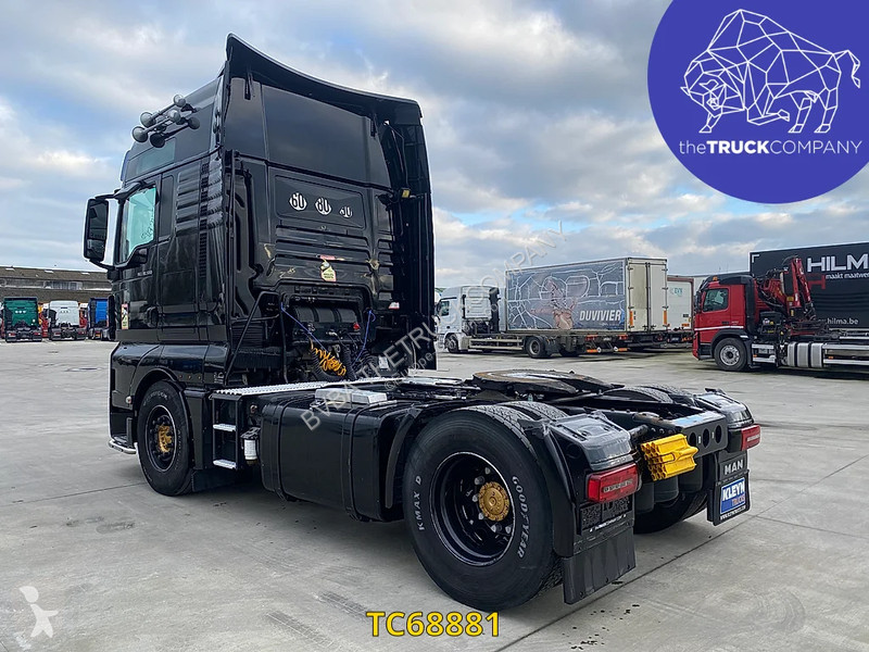 Traktor MAN 560
