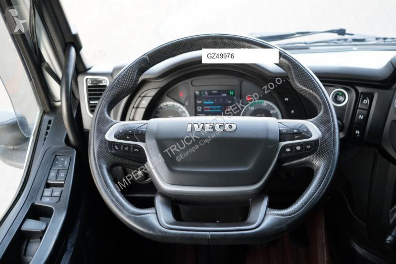 Влекач Iveco 490