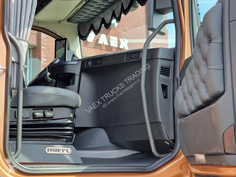 Traktor Volvo 13500 Aero Globetrotter XL 4x2 -...
