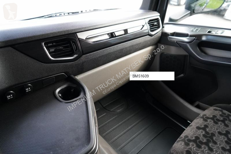 جرار MAN R 450