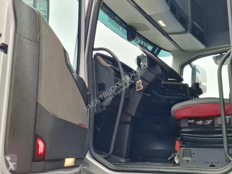 Tahač Volvo 13460 Globetrotter 6x2/4 - Full air...