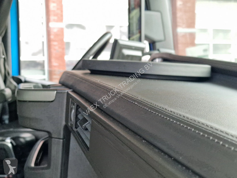 Trekker Volvo 13500 Globetrotter XXL Aero -...