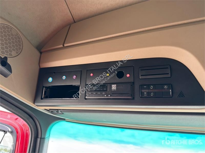 Тягач  Actros 1845