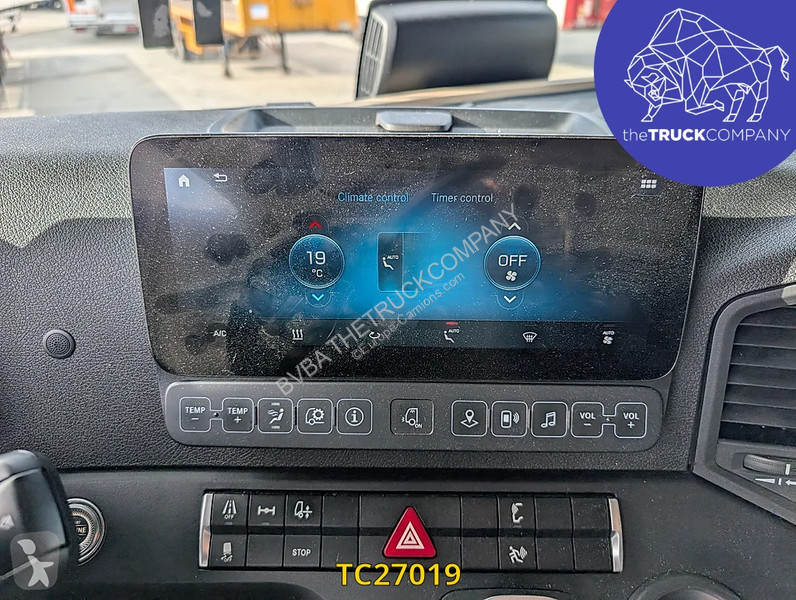 Тягач Mercedes 1853