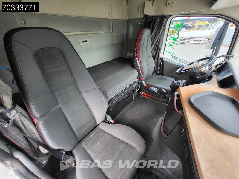 Tahač Volvo 500  4X2 Hydraulic Navi