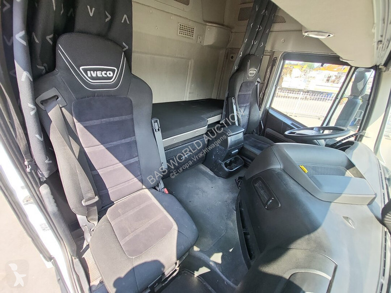 Nyergesvontató Iveco NP NP 460