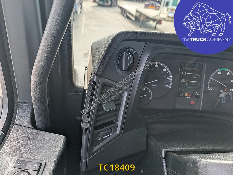 Тягач Mercedes 1851