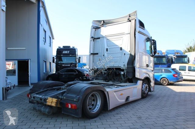 Traktor Mercedes MP4 1846 Mega