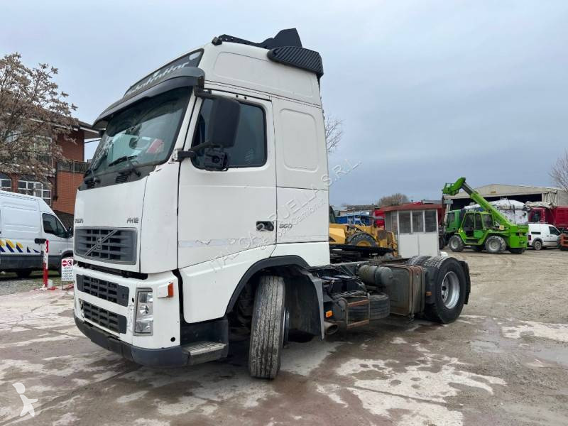 جرار Volvo