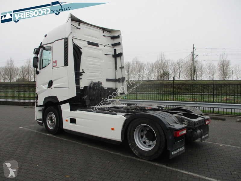 Traktor Renault T HD001