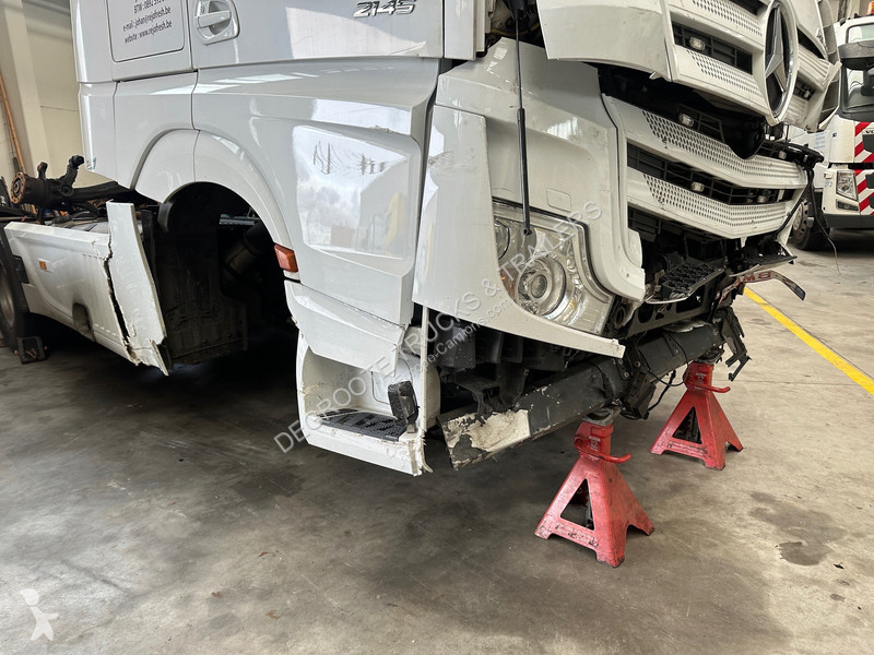 Traktor Mercedes 2145