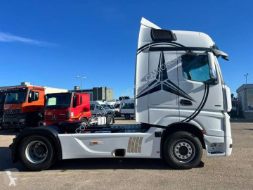 Traktor Mercedes ny