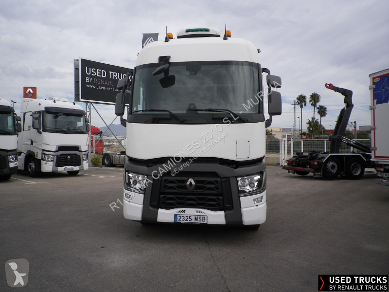Tahač Renault