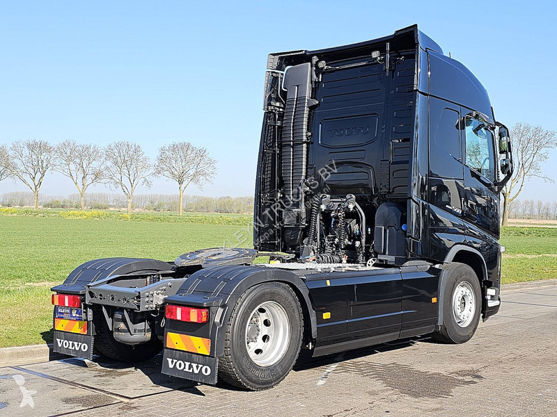 Traktor Volvo 500 LEATHER NAVI SKIRTS