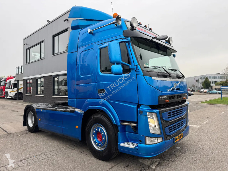 Trekker Volvo FM 370 4X2 EURO 6 SKIRTS TÜV TILL...