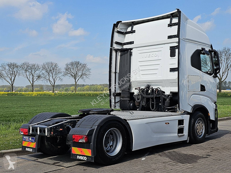 Trekker Iveco AS440S48 NAVI FRIDGE SKIRTS