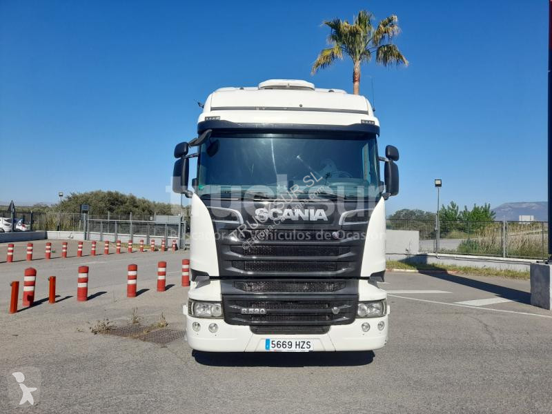 Traktor Scania 520