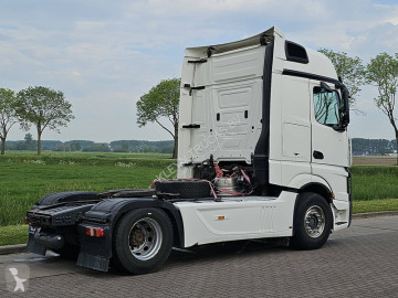 Cabeza tractora Mercedes