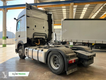 Cabeza tractora Mercedes