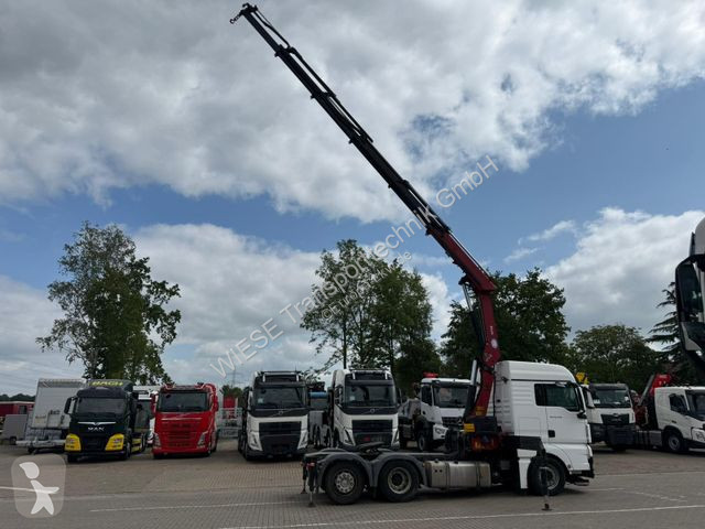 Cabeza tractora MAN TGX 6x2 mit HMF 3000-5 Kran...