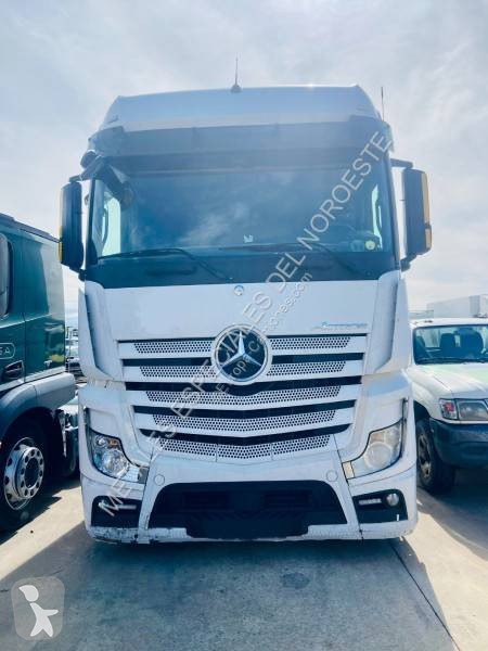 Tahač Mercedes