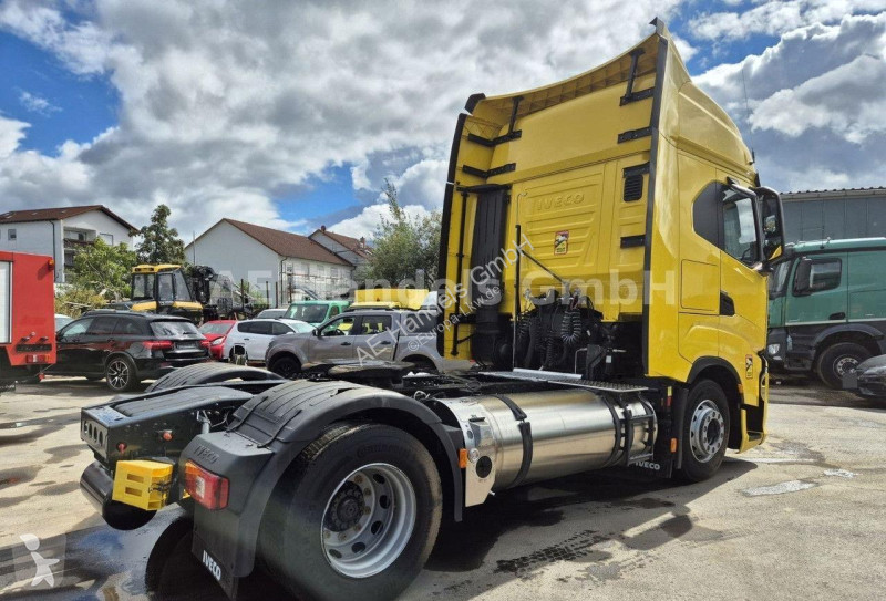 Tahač Iveco S-WAY 460